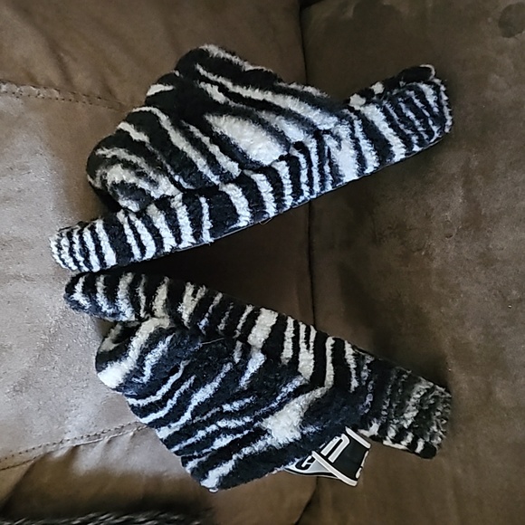 🟡UGG Fluff Yeah Slide Zebra (Womens 8) - Picture 7 of 10